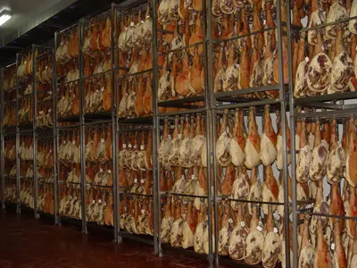 Bodega de jamones con selección artesanal