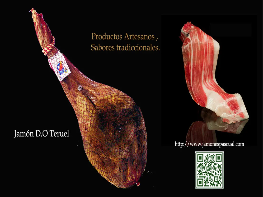 Pieza entera de jamón ibérico en jamonero